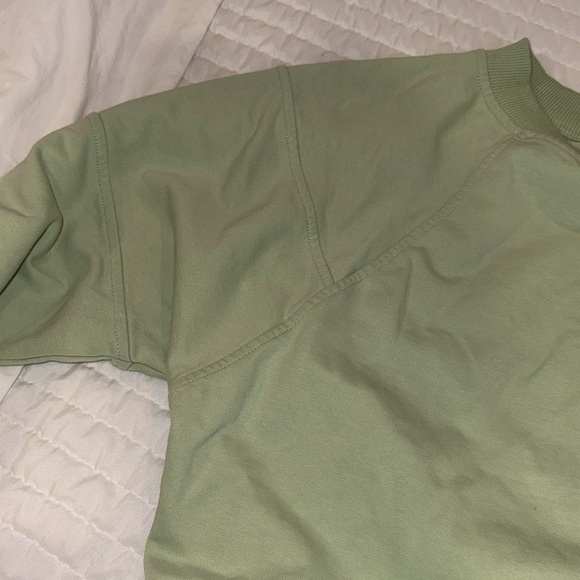 Sweatshirt and Shorts Set - Picture 4 of 6